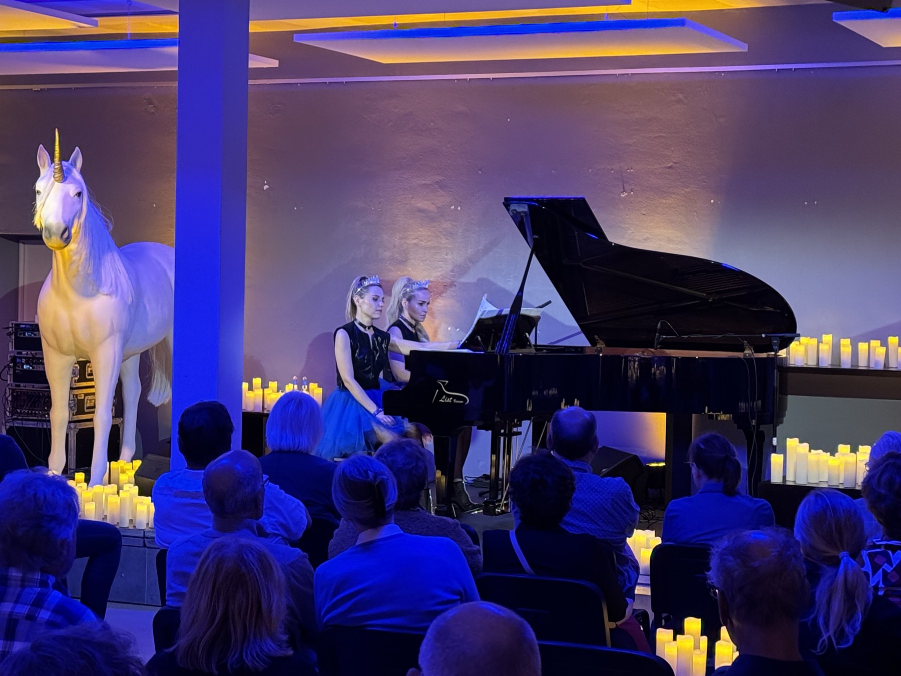 Konzert mit Flügel und Gesang